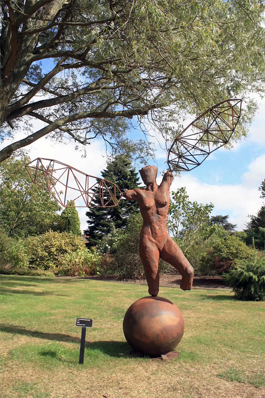 Arc I at Leicester Botanic Gardens (abstract figurative sculpture) by sculptor Ian Campbell-Briggs