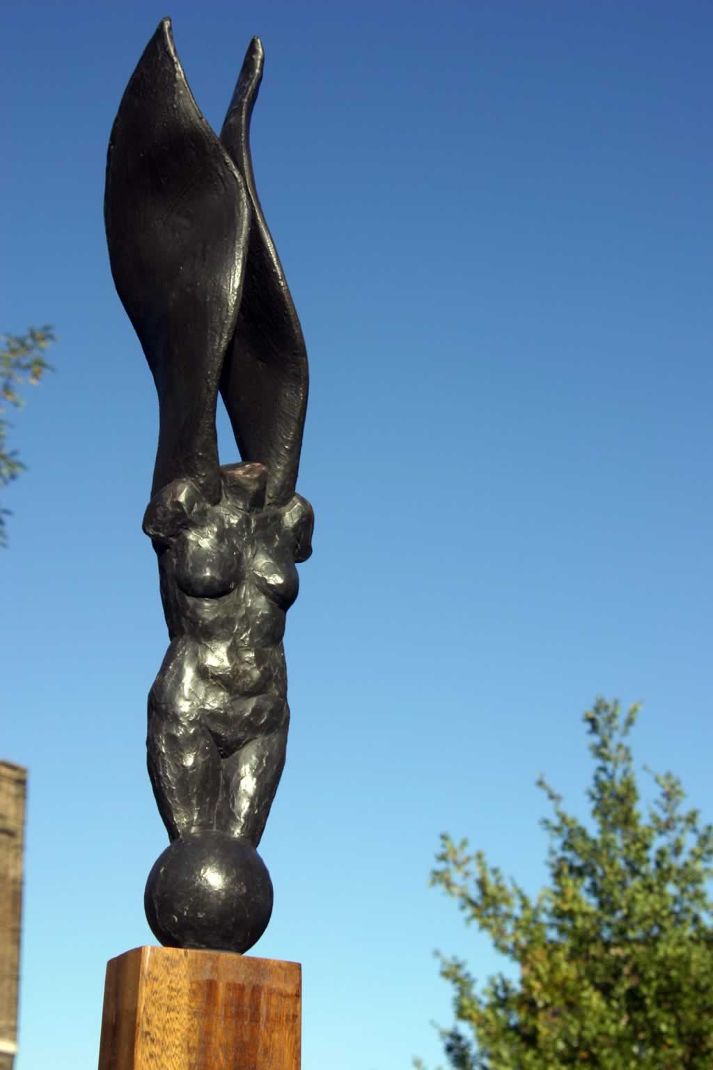 Fallen III (abstract figurative sculpture) by sculptor Ian Campbell-Briggs