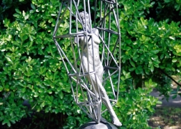 Mandorla (abstract figurative sculpture) by sculptor Ian Campbell-Briggs
